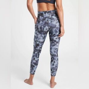 Athleta Salutation Stash Pocket II 7/8 Tight Calypso Navy